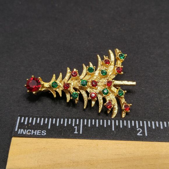 Vintage Christmas Tree Brooch, 1960s Gold Plated Holiday Pin - Picture 2 of 10